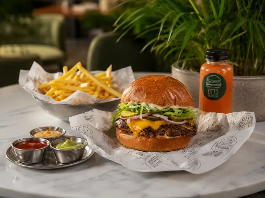 Atkinson — tütsü dana kaburga ve cheddar soslu premium burger.